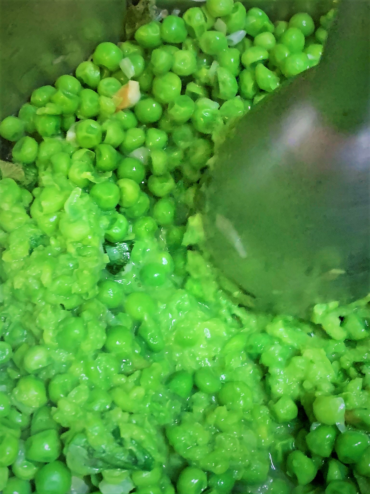 Pureeing the Peas for our Minted Pea Puree